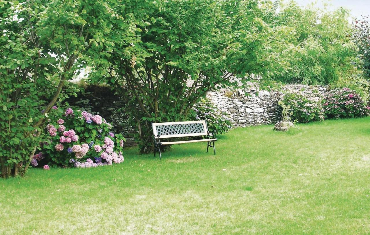 Lovely Home In Chateauneuf Du Faou With Wifi Saint-Thois 외부 사진